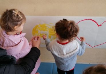 «Τα παιδιά ζωγραφίζουν στον τοίχο»