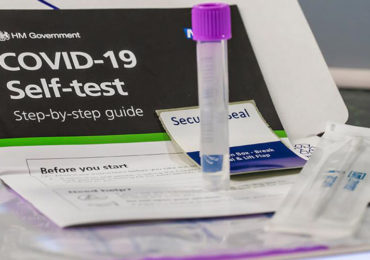 Διάθεση self-test για μαθητές και εμβολιασμένους εκπαιδευτικούς από τα φαρμακεία
