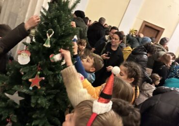 Στολίσαμε την πλατεία του νησιού μας, για τα  Χριστούγεννα!